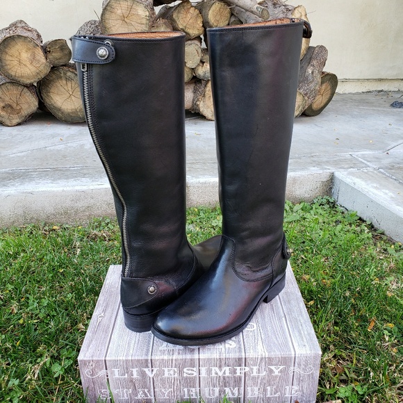 Timeless Frye Black Leather Boots - Picture 5 of 8